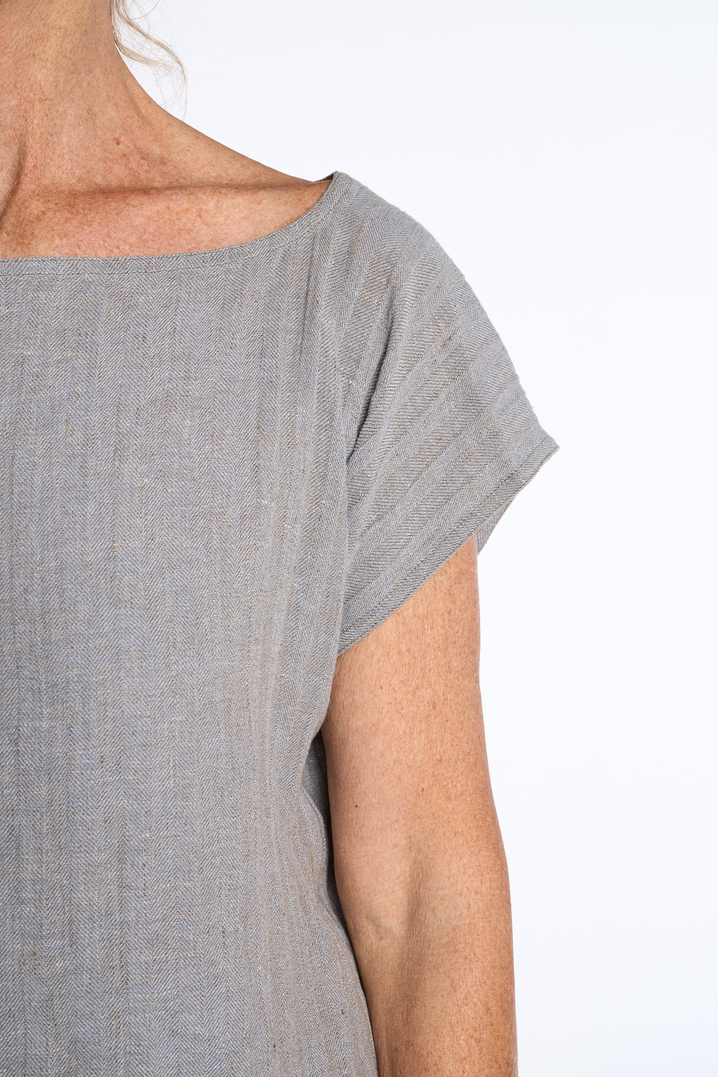 Zoran 1990s Gray Linen Ensemble