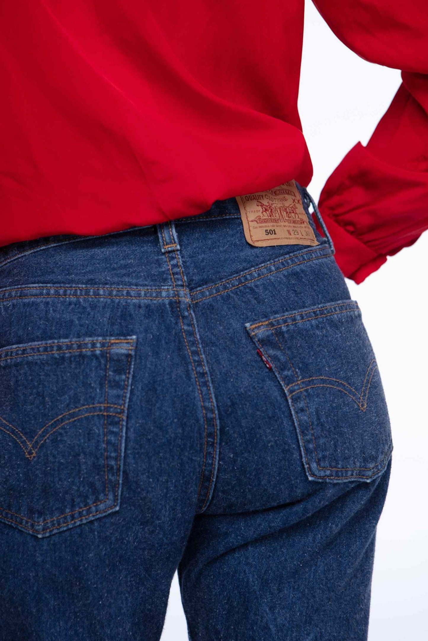Levi's vintage 501 (dark wash)