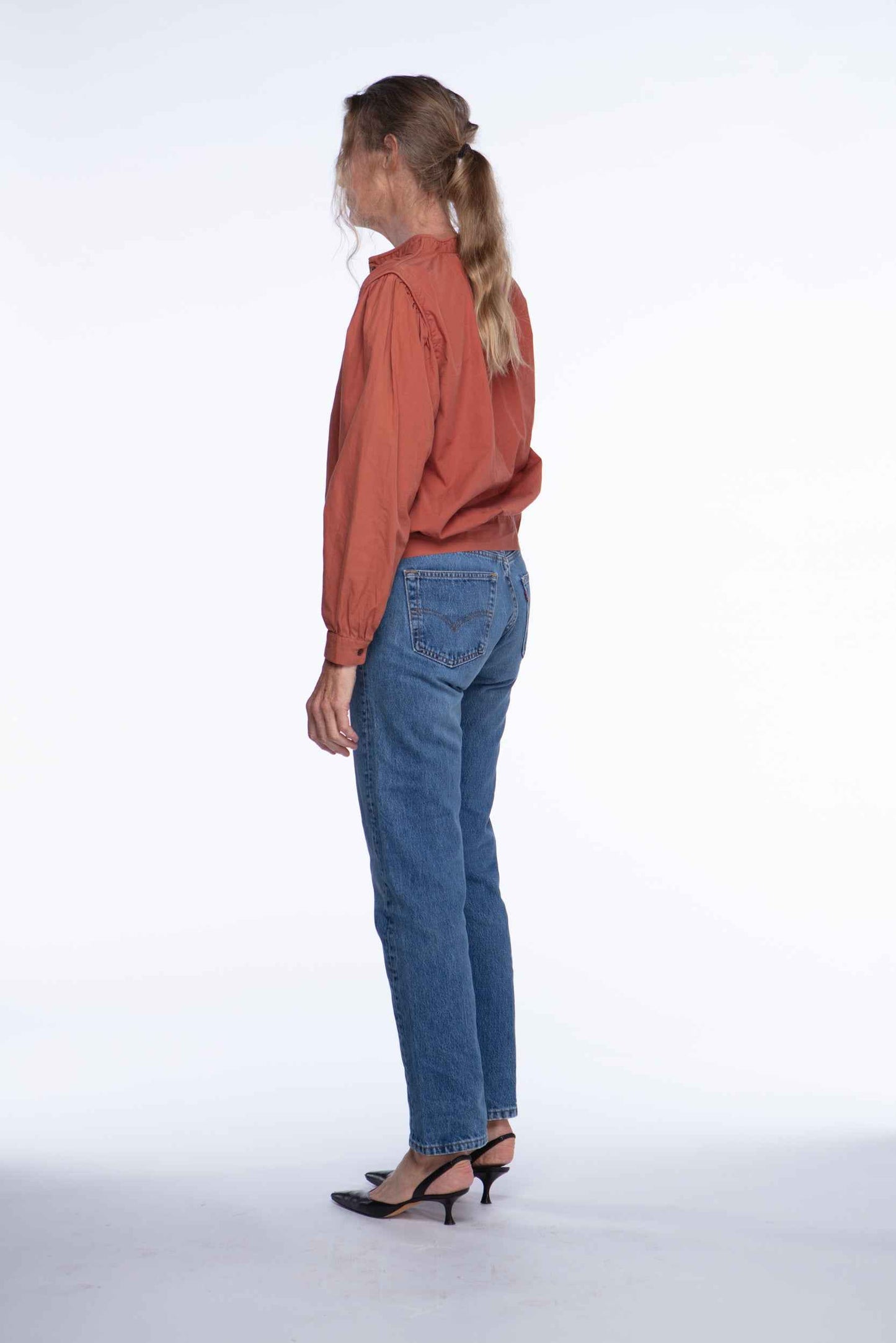 Levi's vintage 501 (medium wash)