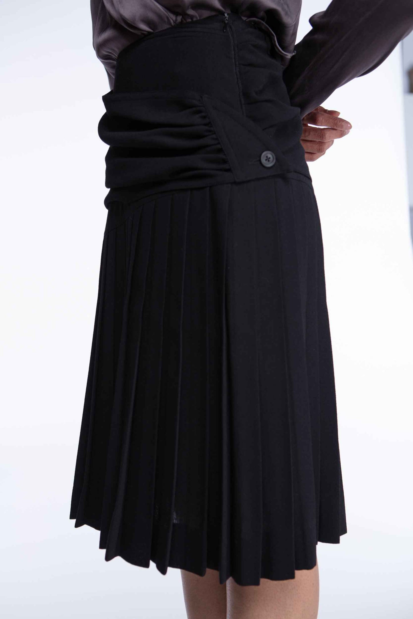 Escada black wool pleated skirt