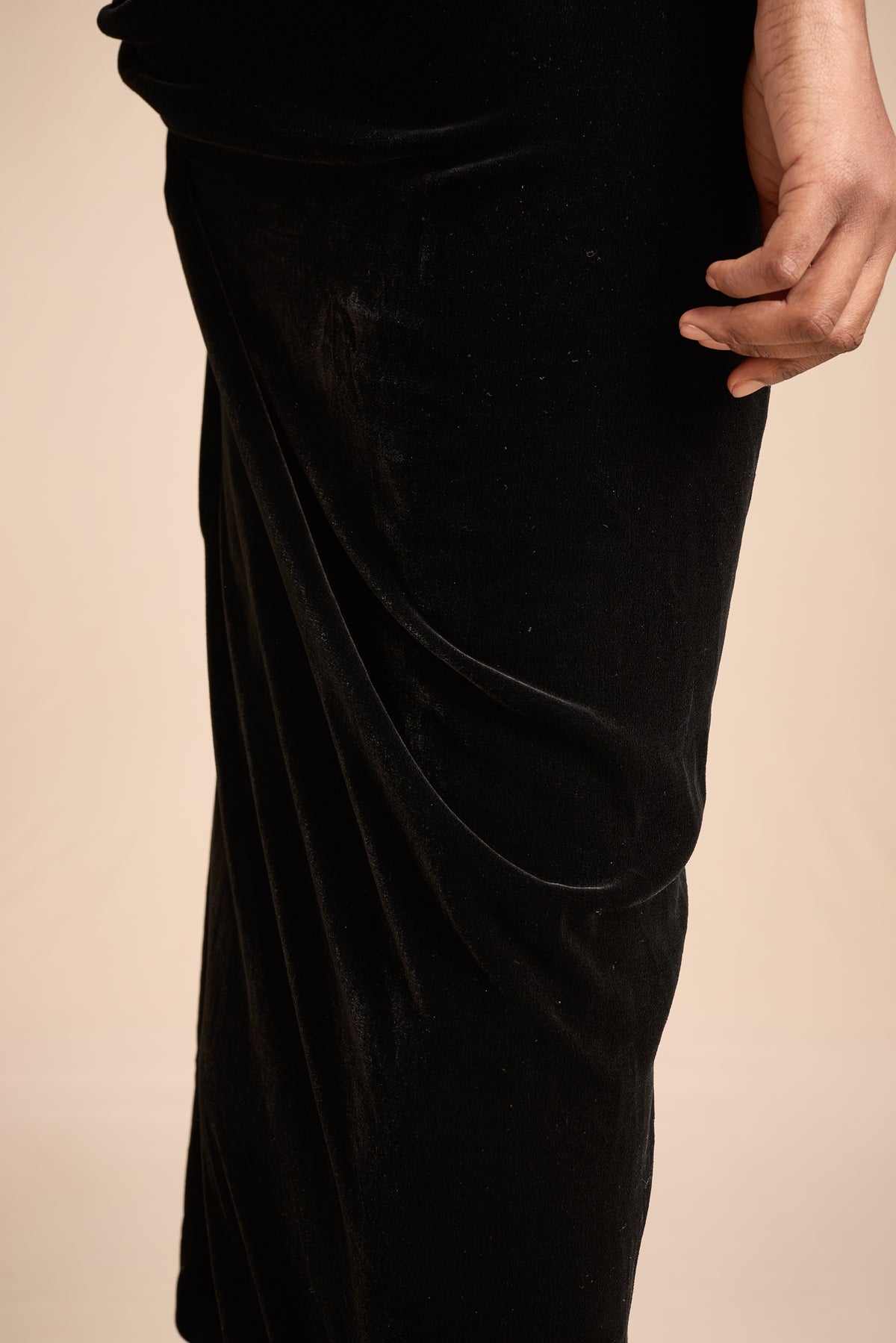 Holly Harp 1970s-1980s Black Velvet Strapless Gown