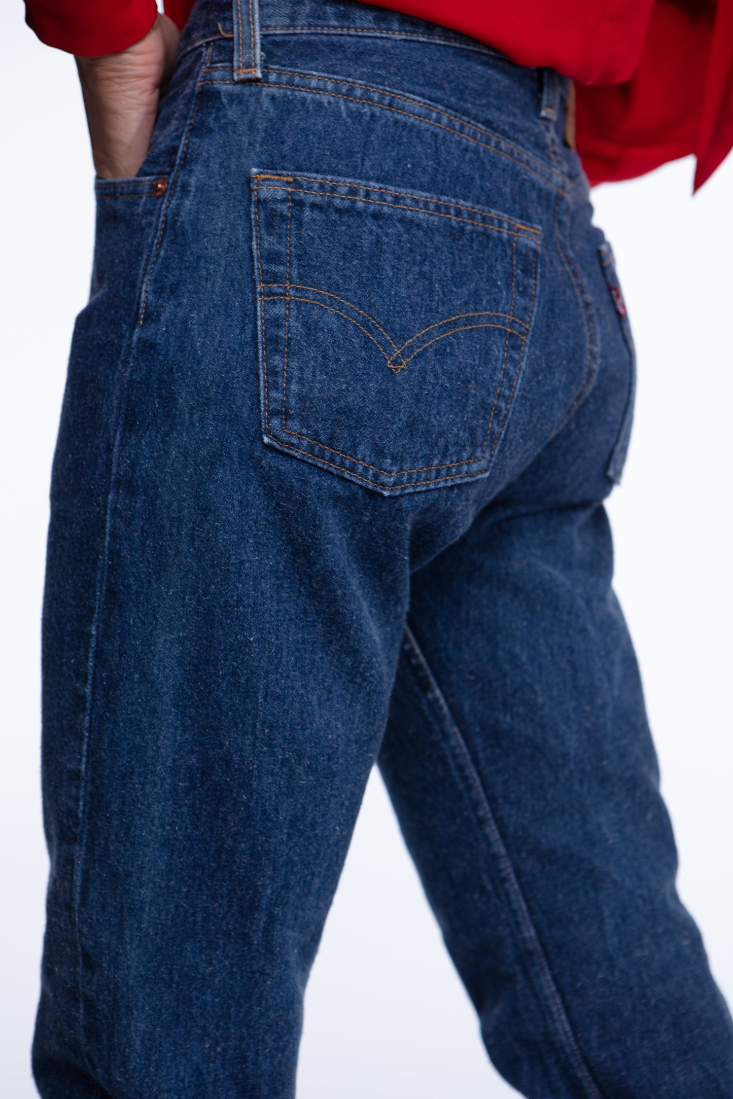Levi's vintage 501 (dark wash)