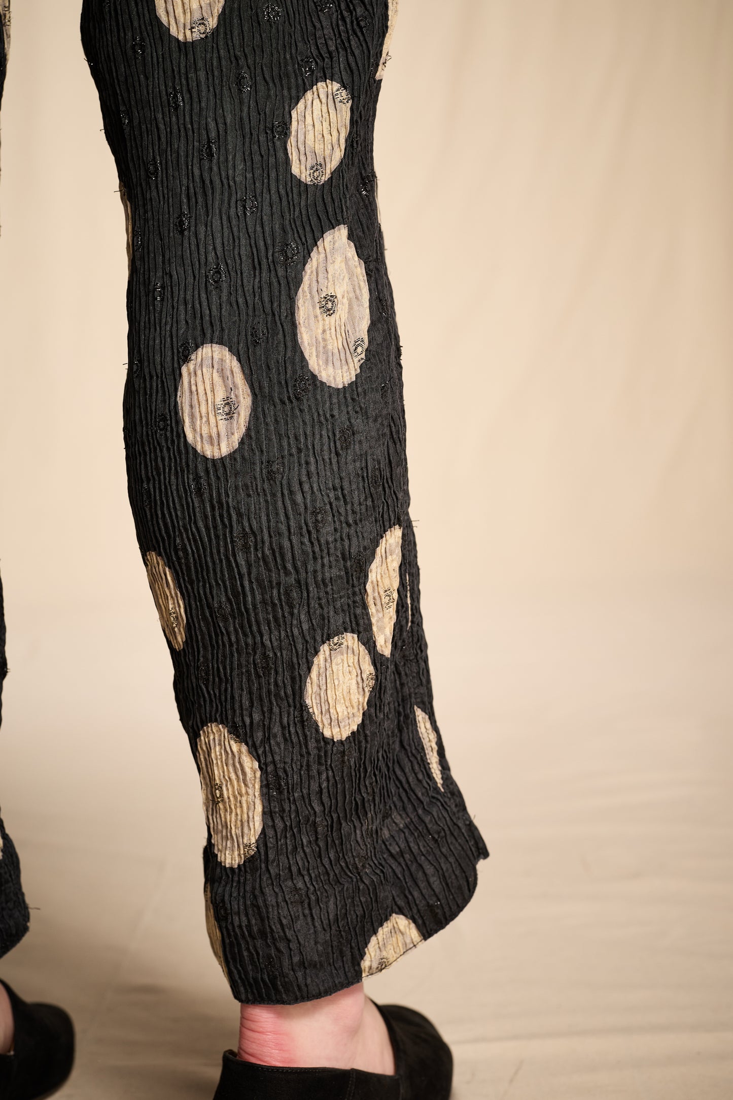 Geoffrey Beene Spring/Summer 1983 Navy Silk Plissé Pants